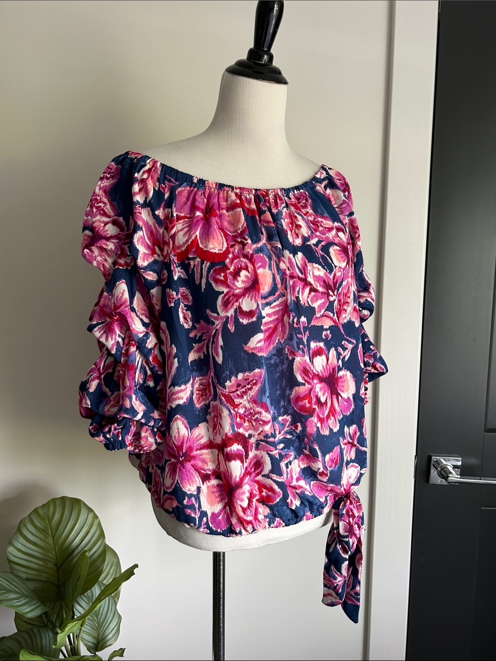 CeCe L Navy Blue pink white red 🌸Floral 🌸Off-Shoulder Tie Hem Top